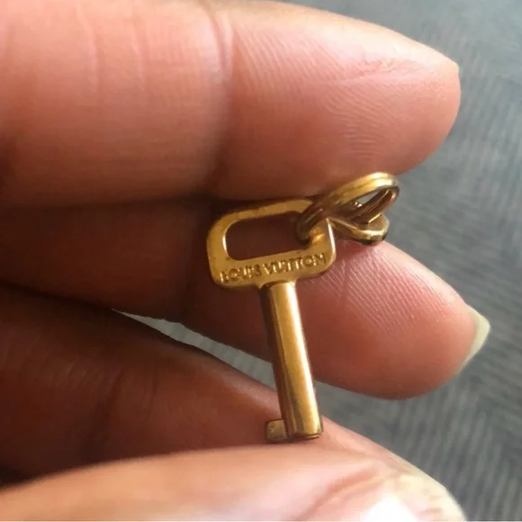 Louis Vuitton tiny gold keys pendant - Picture 3 of 5